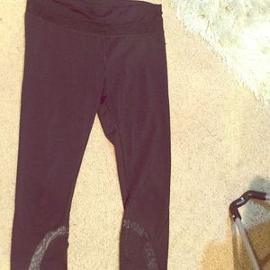Lululemon crops size 8